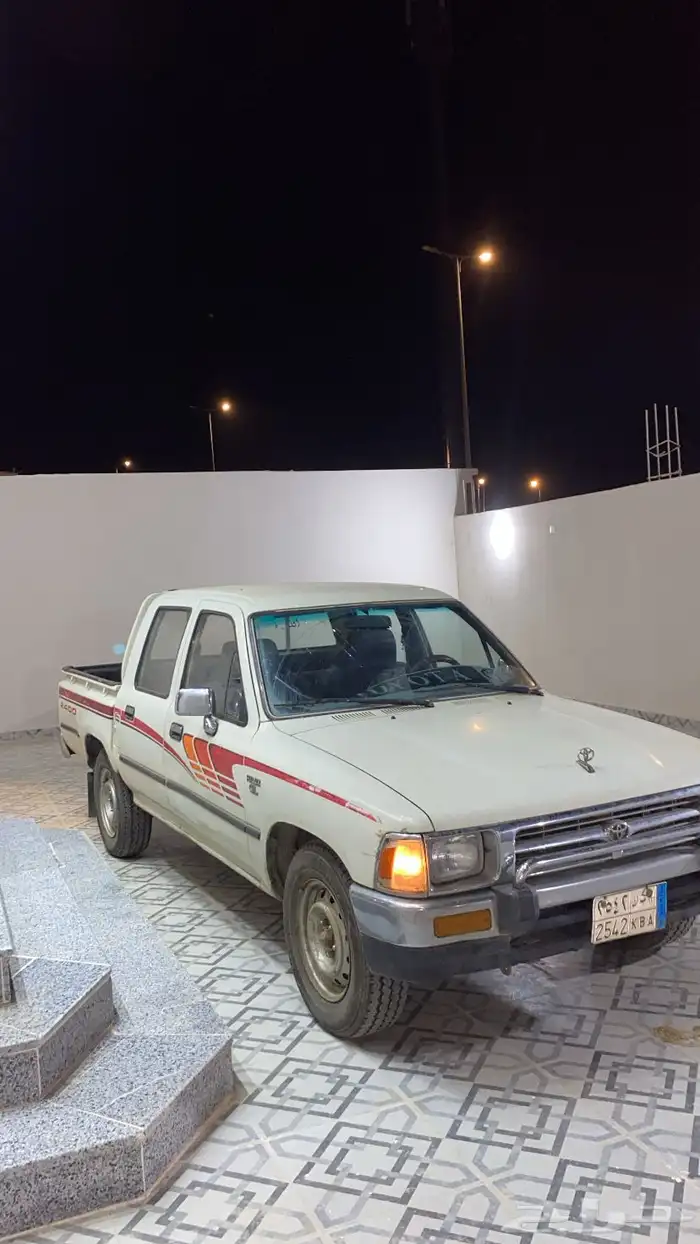 هايلكس موديل 95 فيها رف رف يمين وطقات بسيطه ممشا500الف 1