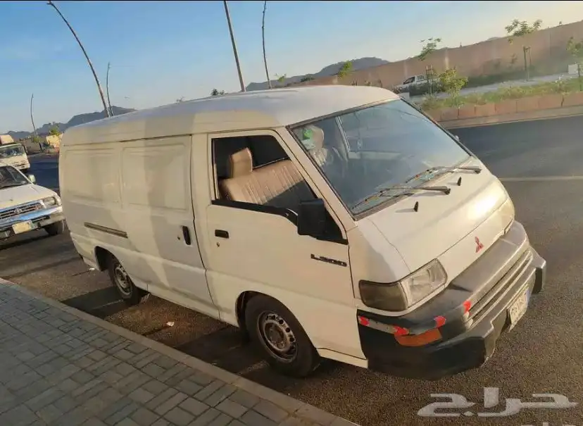 للايجار باص مستبيشي بضاعه L300 -2011 0