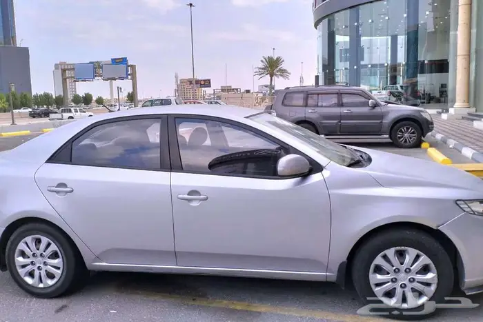 كيا سيراتو ستاندر للبيع بالدمام على السوم 3