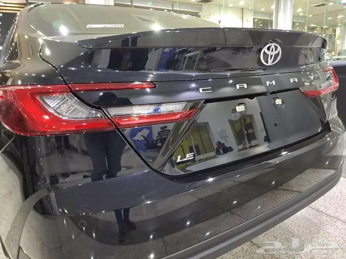 كامري LE بنزين لون أسود 2025 8