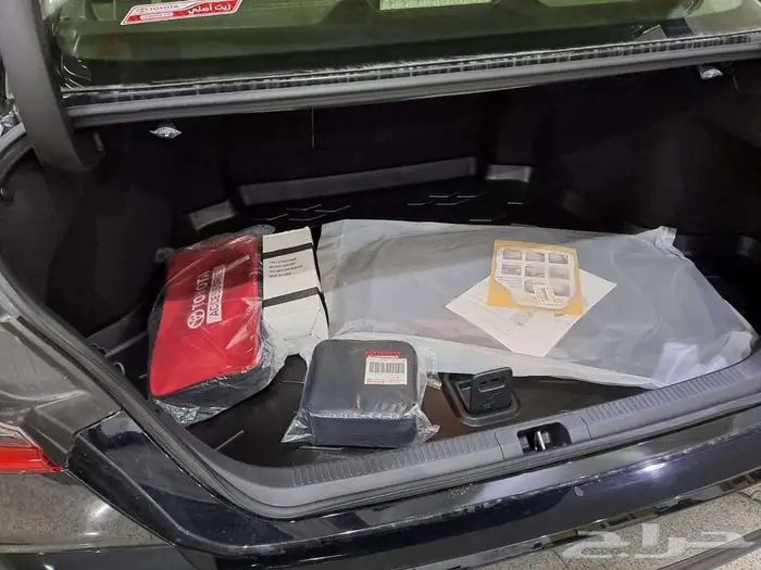 كامري LE بنزين لون أسود 2025 6