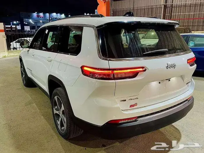 جيب شيروكي ليميتد 3.6 2023 كاش او تقسيط 2