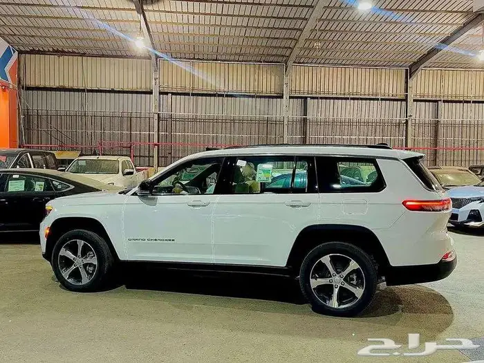 جيب شيروكي ليميتد 3.6 2023 كاش او تقسيط 5