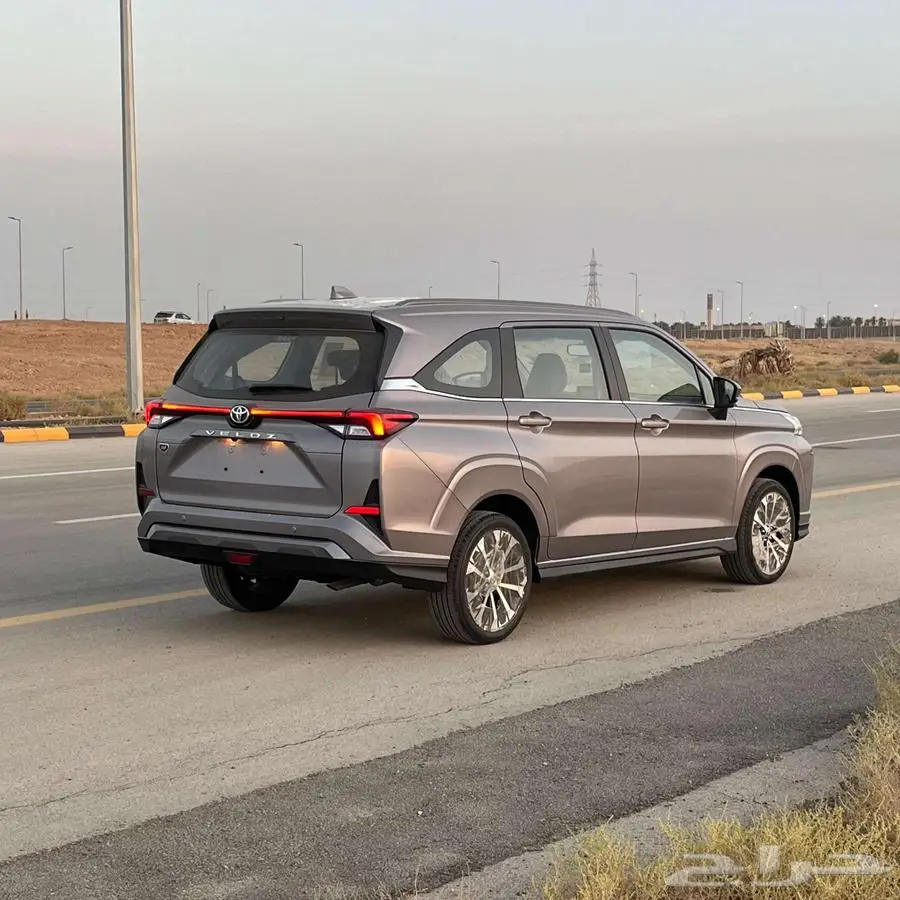 تويوتا فيلوز GLX بنزين 2025 - عروض للكاش 9