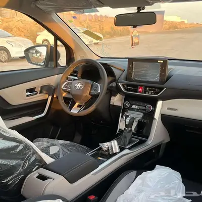 تويوتا فيلوز GLX 2025 1