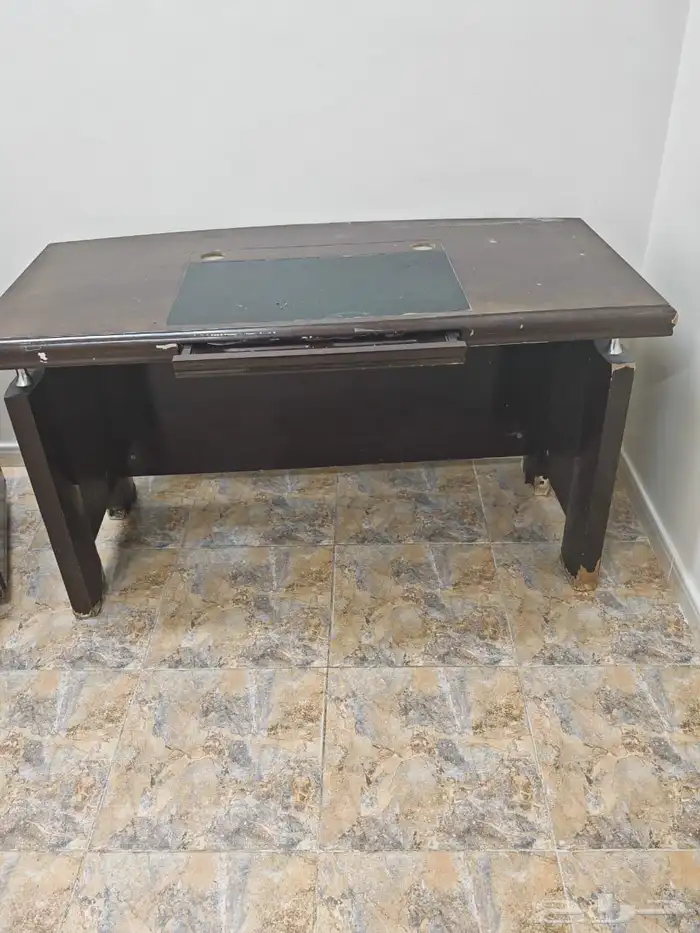 طاولة بحالة جيدة 1