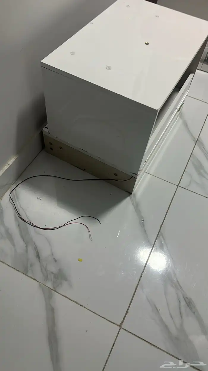 كومدينه ابيض  وبه اضاءه 3