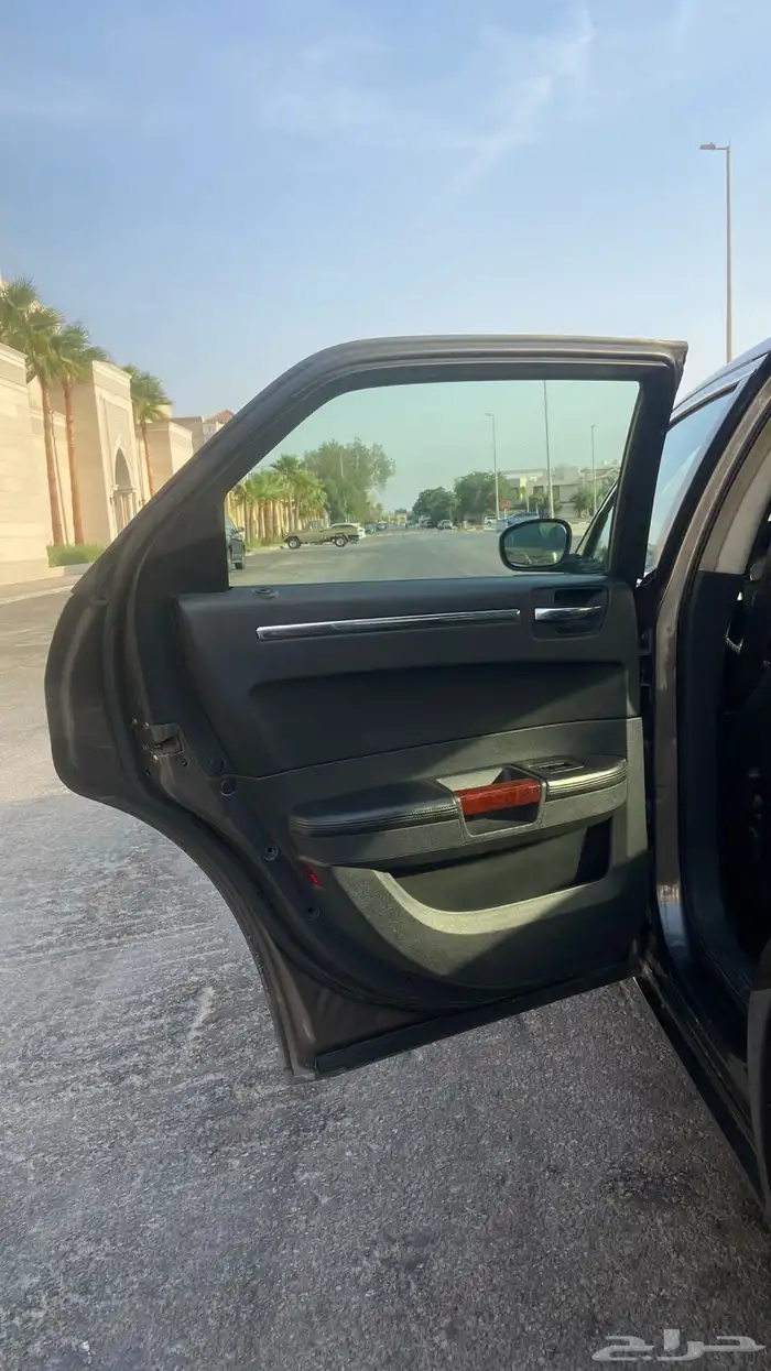 كرايزلر 300c V8 10