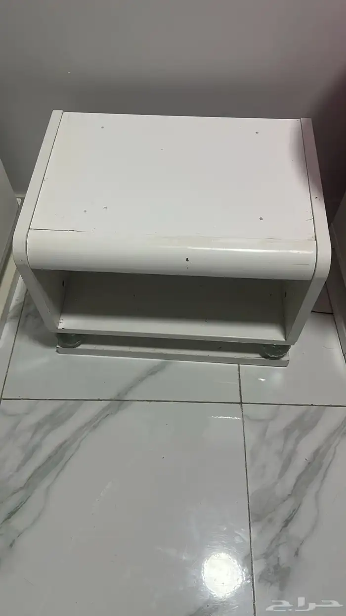 كومدينه ابيض  وبه اضاءه 2