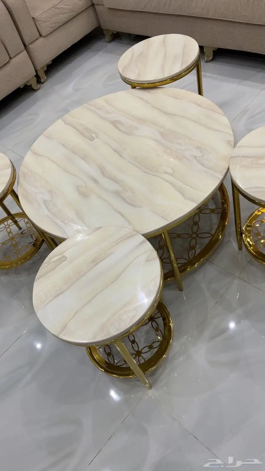 للبيع طاولات شبه جديده بدون اي عيوب وعربة ضيافه جوده ممتازه 2