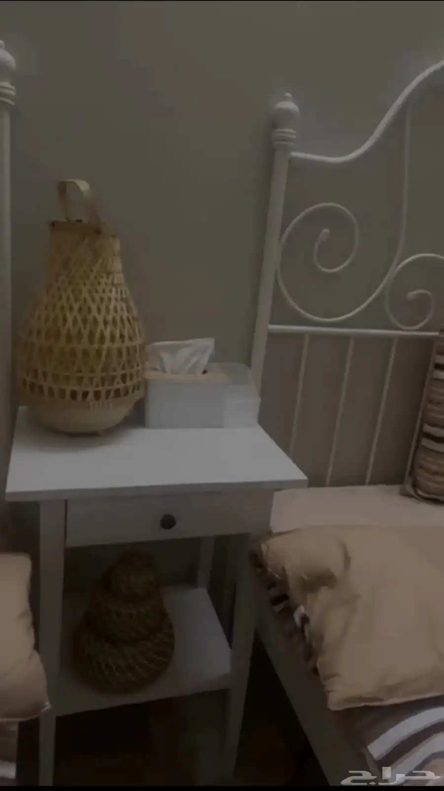دولاب و اسره وطاوله و الاكسسوارات 7