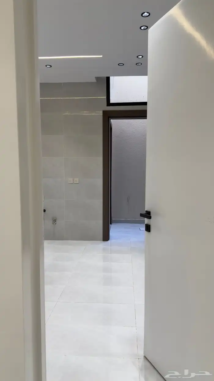 فلة حي الجنادرية (دور أرضي  دور اول  شقه بسطح ) 3