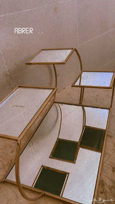 طاولة شبكة بثلاث ارفف جديدة . 0