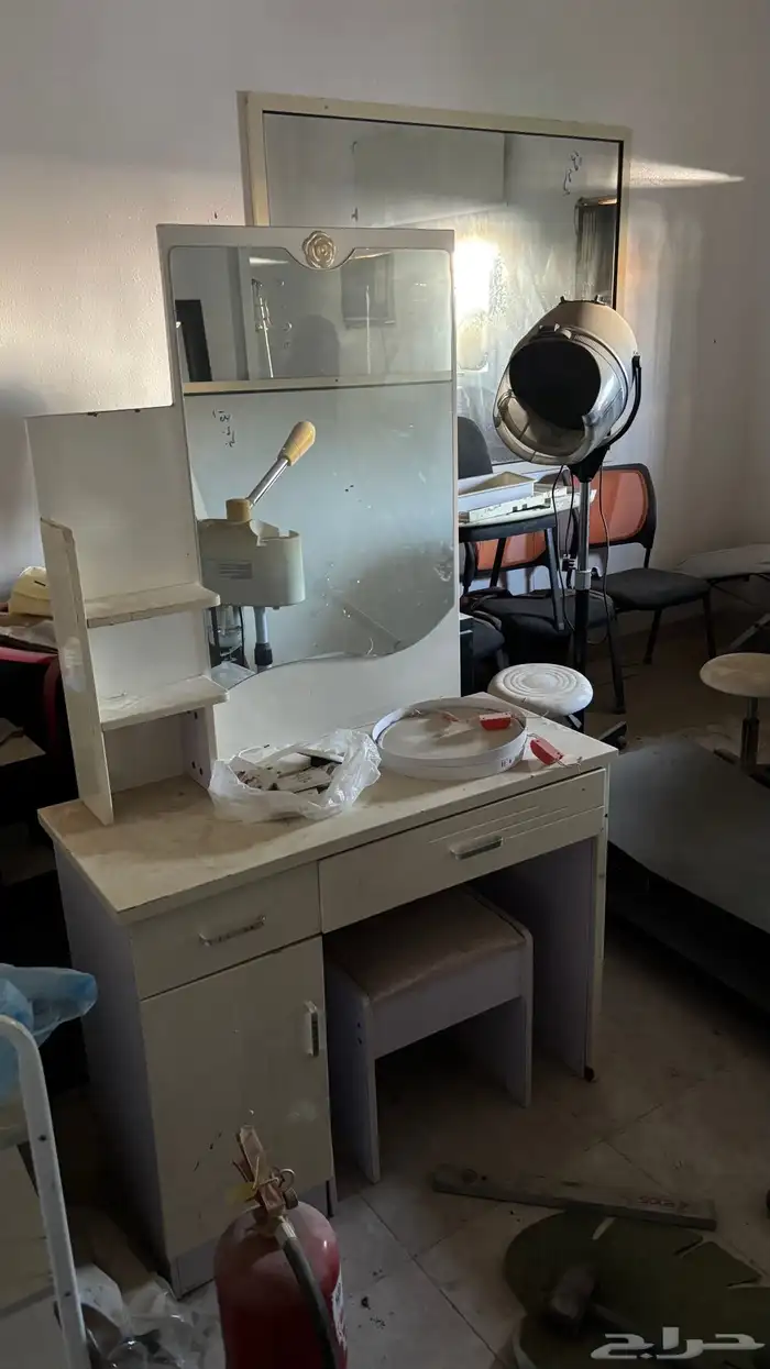 اغراض مشغل نسائي ( مشغل كامل بحميع ادواته ) - ينبع البحر 1