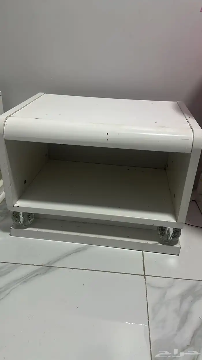 كومدينه ابيض  وبه اضاءه 0