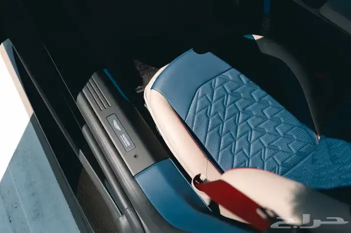 استون مارتن فانكويش Aston Martin Vanquish 2025 10