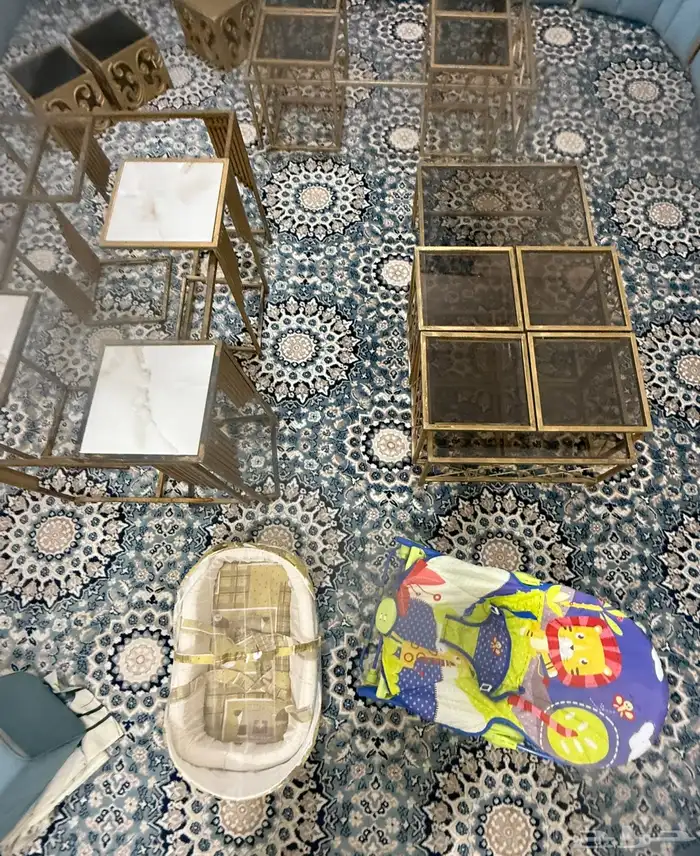 طاولة ضيافة زجاج وقاعده ذهبيه 11