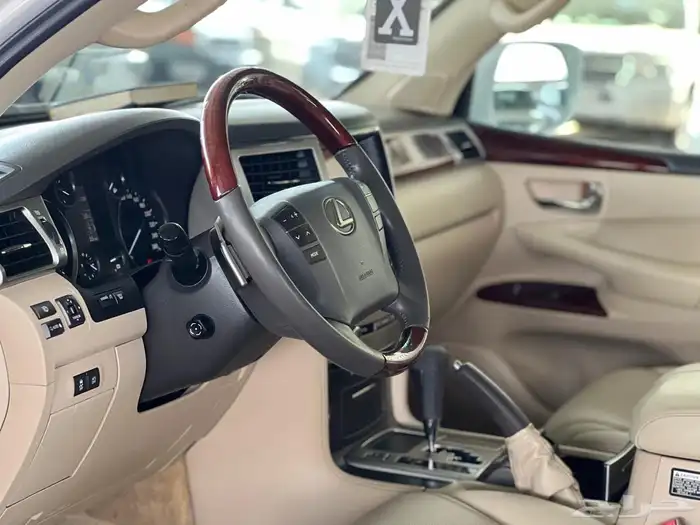 سعودي نظيف 2012 Lexus 11