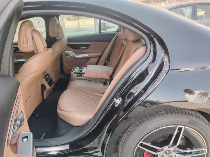 مرسيدس E300 AMG 2024 فل كامل بحالة الوكاله 29