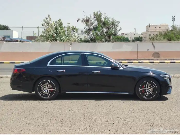 مرسيدس E300 AMG 2024 فل كامل بحالة الوكاله 3