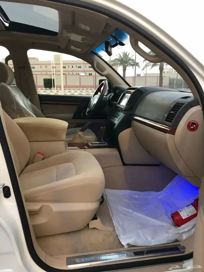 لاندكروزر GXR 2013 بريمي فل كامل وكاله عداد 190 ( تم البيع ) 8