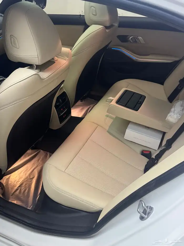 بي ام دبليو 320 i 2024 12
