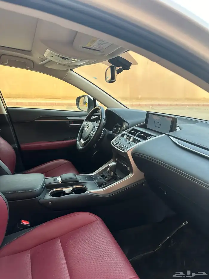 لكزس 2020 NX300 فل كامل اعلى فئة ممشى قليل سعودي . 24