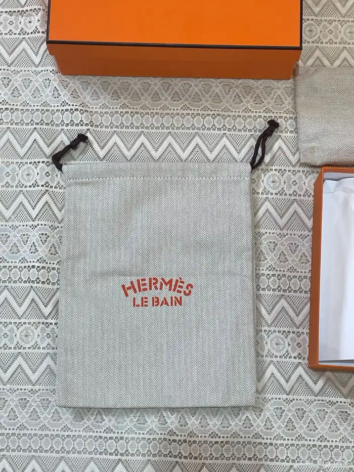 أكياس ماركات براندات أصلية عالمية  بوكسات ماركات عالمية 4