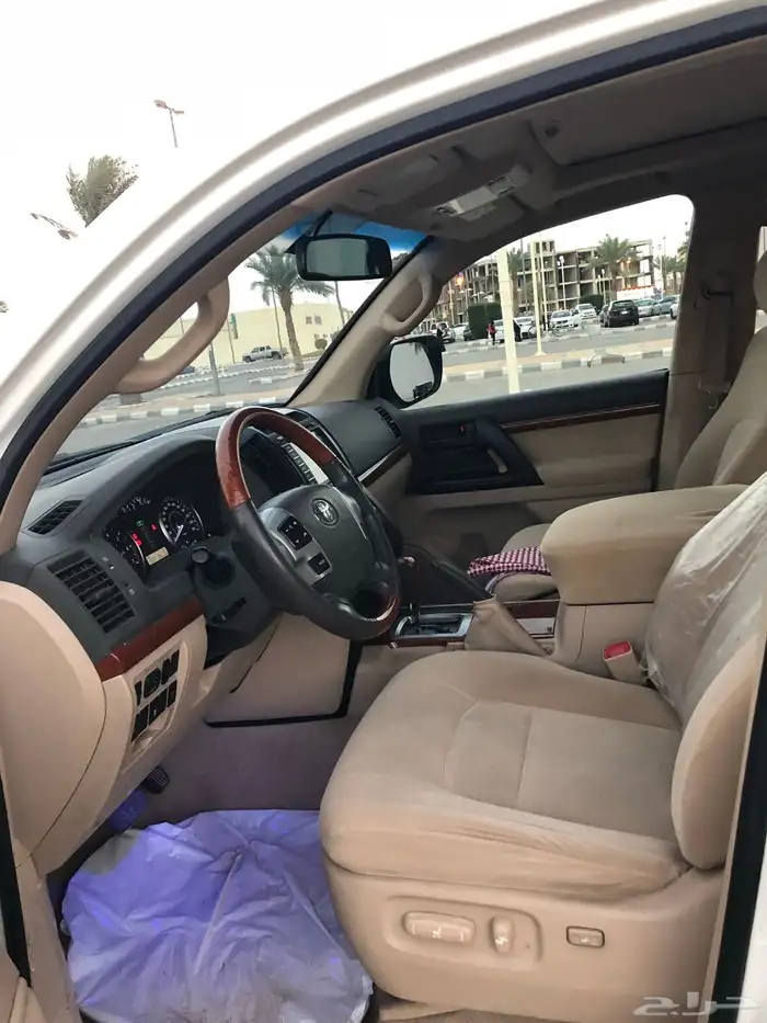 لاندكروزر GXR 2013 بريمي فل كامل وكاله عداد 190 ( تم البيع ) 6