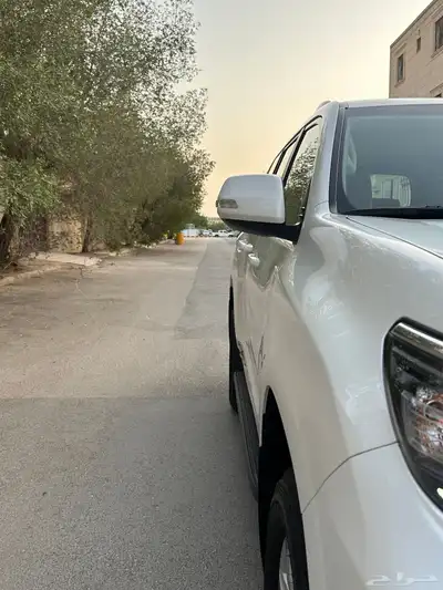 تويوتا برادو 2023 فل كامل 6سلندر فتحة سقف سعودي . 8