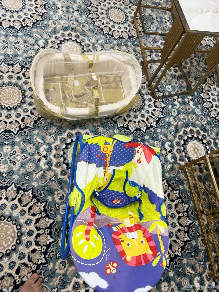 طاولة ضيافة زجاج وقاعده ذهبيه 15
