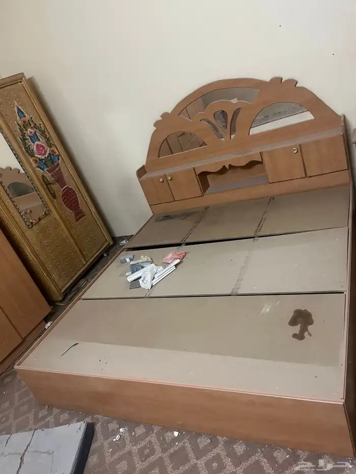 دواليب وغرفة نوم ودفاية ومكينة خياطه واشرطه وكرسي متحرك 3
