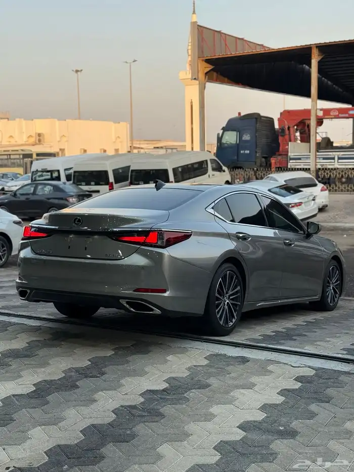 لكزس 2023 ES350cc العداد 10 الاف فقط 4