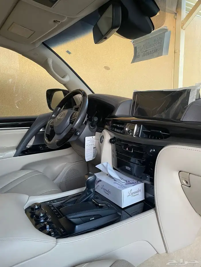 جيب ليكزس LX 570 2021 سعودي عبد الطيف جميل فل كامل ابيض 2