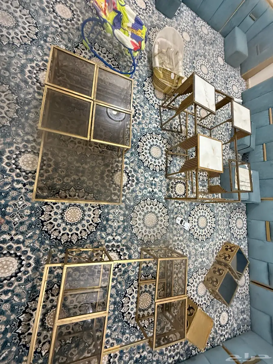 طاولة ضيافة زجاج وقاعده ذهبيه 17