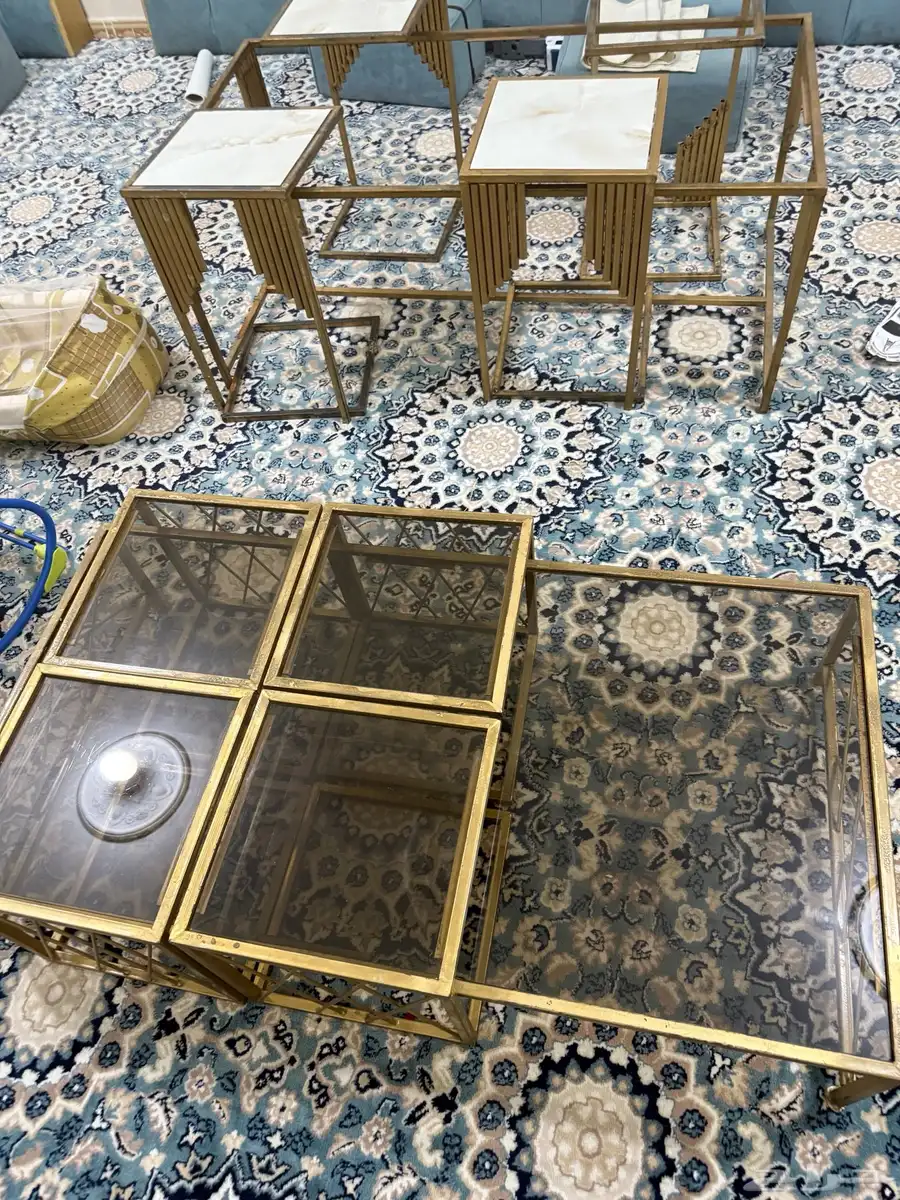 طاولة ضيافة زجاج وقاعده ذهبيه 23
