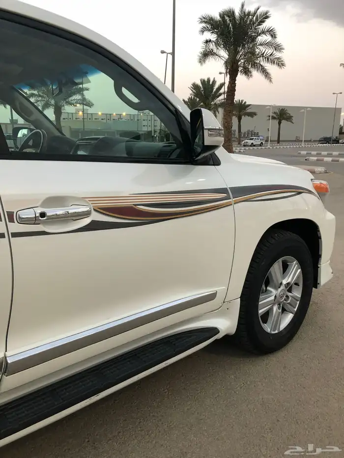 لاندكروزر GXR 2013 بريمي فل كامل وكاله عداد 190 ( تم البيع ) 4