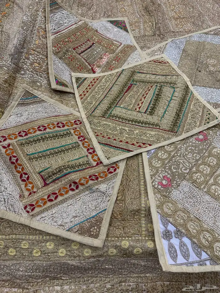 مفارش طاوله ولحاف سرير 5