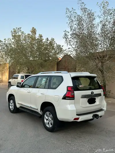 تويوتا برادو 2023 فل كامل 6سلندر فتحة سقف سعودي . 3
