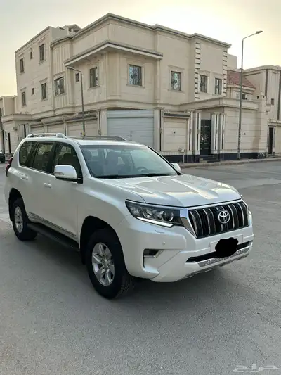 تويوتا برادو 2023 فل كامل 6سلندر فتحة سقف سعودي . 2