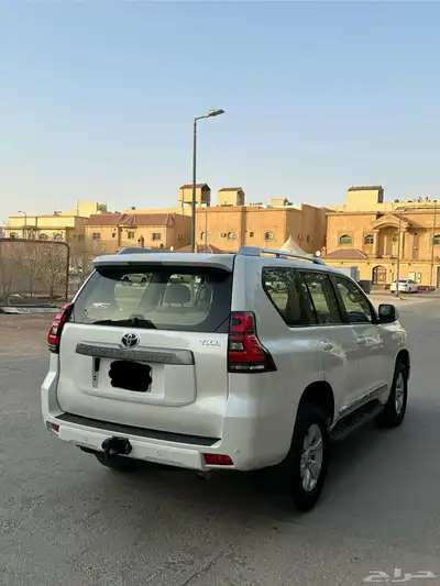 تويوتا برادو 2023 فل كامل 6سلندر فتحة سقف سعودي . 4
