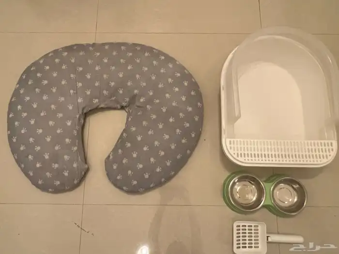 للبيع مستلزمات للقطط ( بحاله ممتازه ) 0
