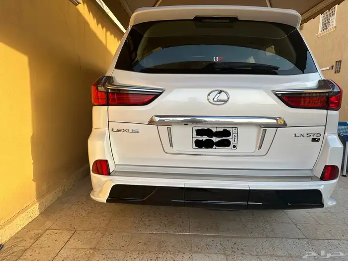 جيب ليكزس LX 570 2021 سعودي عبد الطيف جميل فل كامل ابيض 4