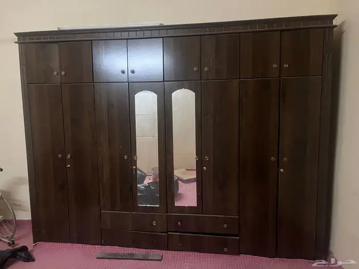 دواليب وغرفة نوم ودفاية ومكينة خياطه واشرطه وكرسي متحرك 0