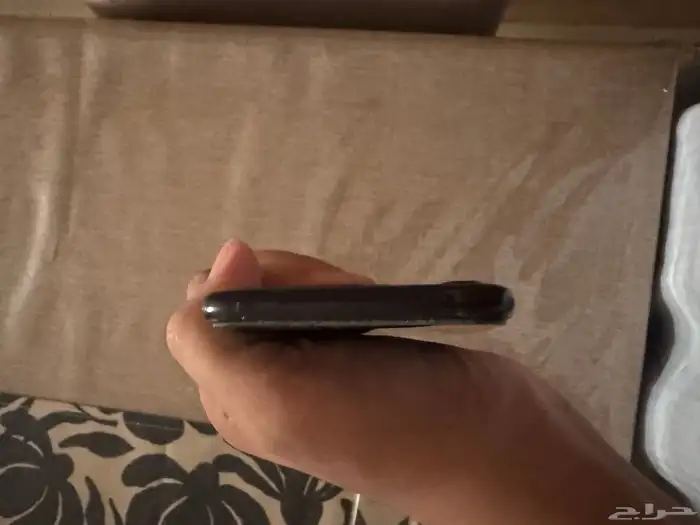 آيفون SEللبيع 5