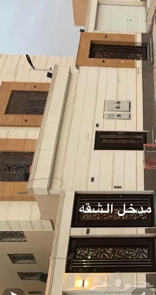 فيلا للبيع 450 م مع شقتين ظهرة لبن 17