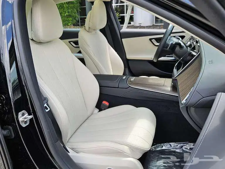 2025 Mercedes-Benz E-Class E 350 4MATIC Sedan 8