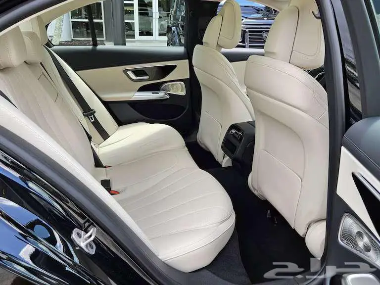 2025 Mercedes-Benz E-Class E 350 4MATIC Sedan 9