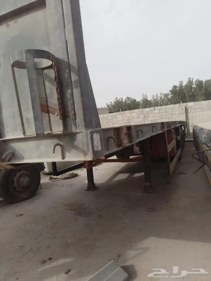 للبيع ثلاث روس تريلات افيكو مع اربع سطحات 3 محاور 3