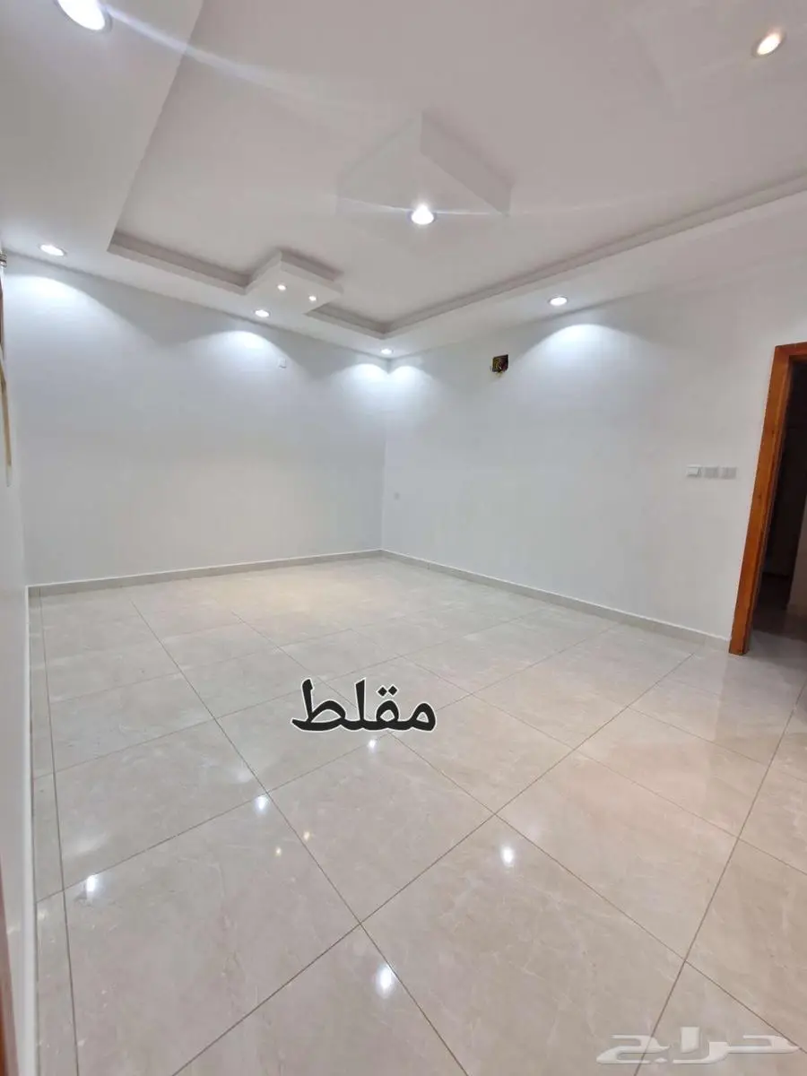 دور أرضي للإيجار حي درة المنسك 15